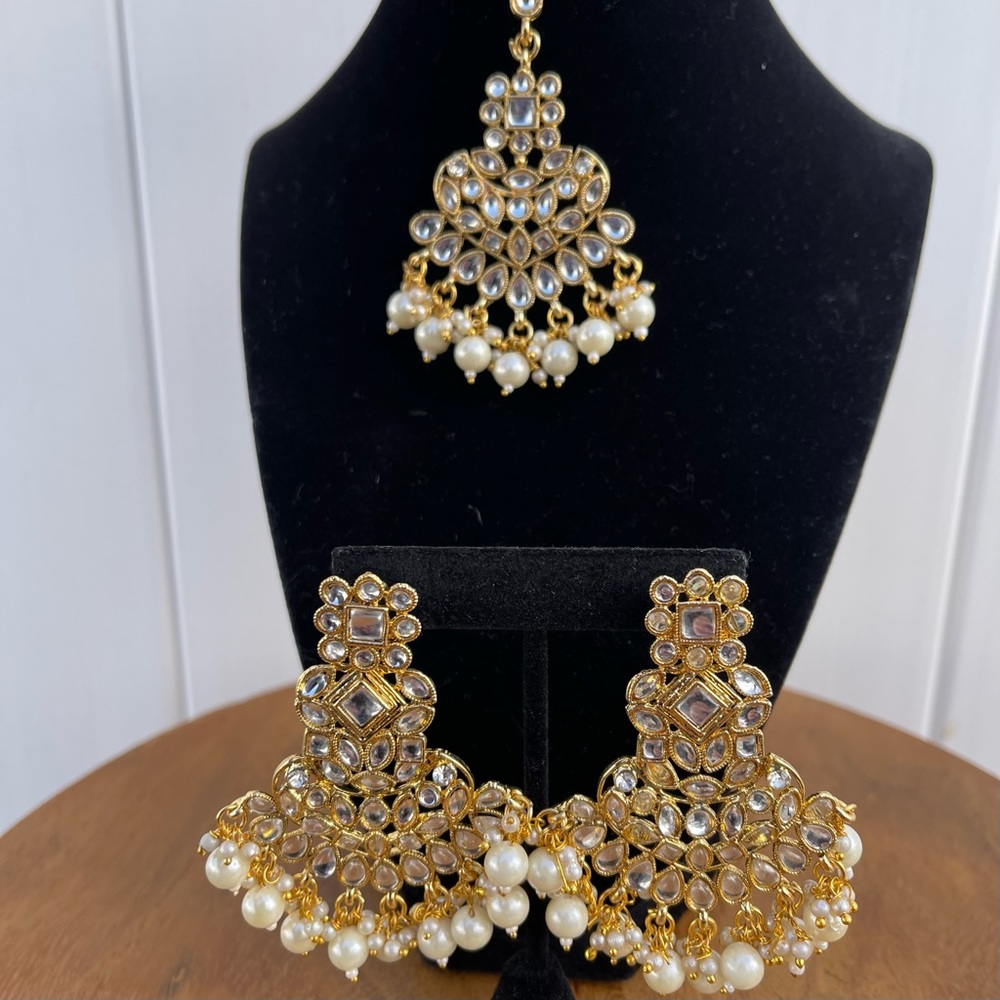 Faux Pearl Kundan Earrings With Maang Tikka - Picture 7 of 10